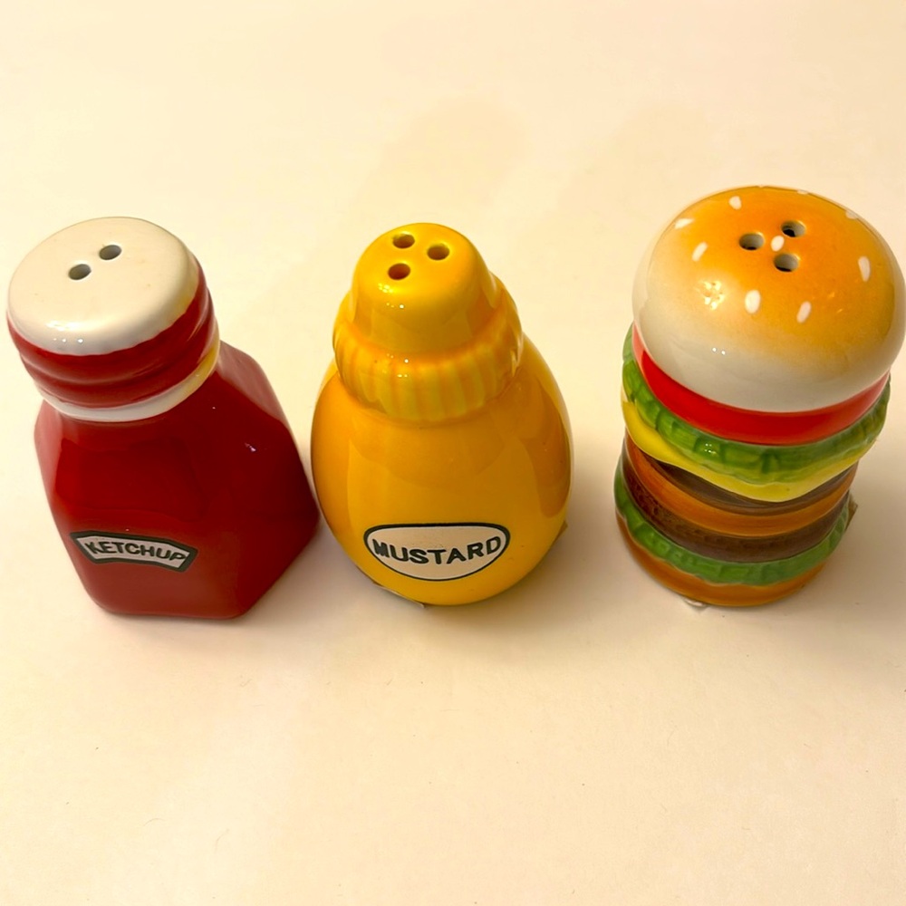 Kitchen 3 Set Salt Pepper Food Seasoning Shakers Red Yellow Condiments F…